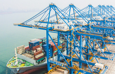 亚洲首个全自动化码头青岛投产